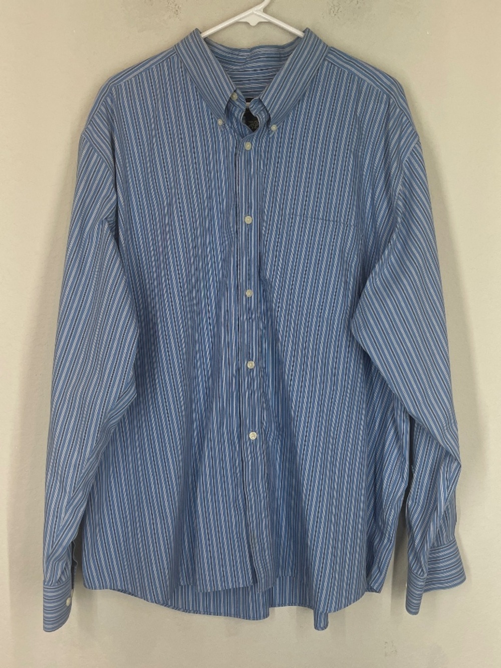 Eddie Bauer Men's Shirt XXL Relaxed Fit Wrinkle Resistant Blue Striped Button
